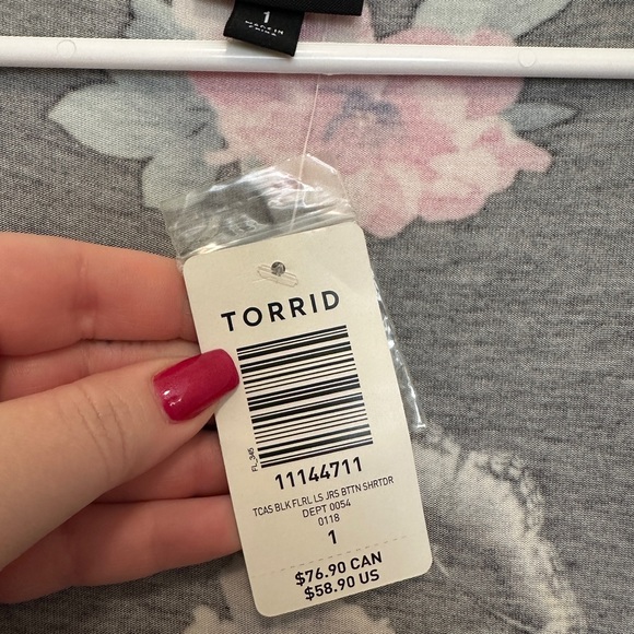 NWT NBW Torrid Black and Floral Size 1 Button Shirt Dress - Picture 3 of 3